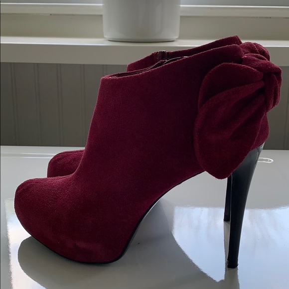 Carlos Santana Shoes - Cute velvet fall healed boots.